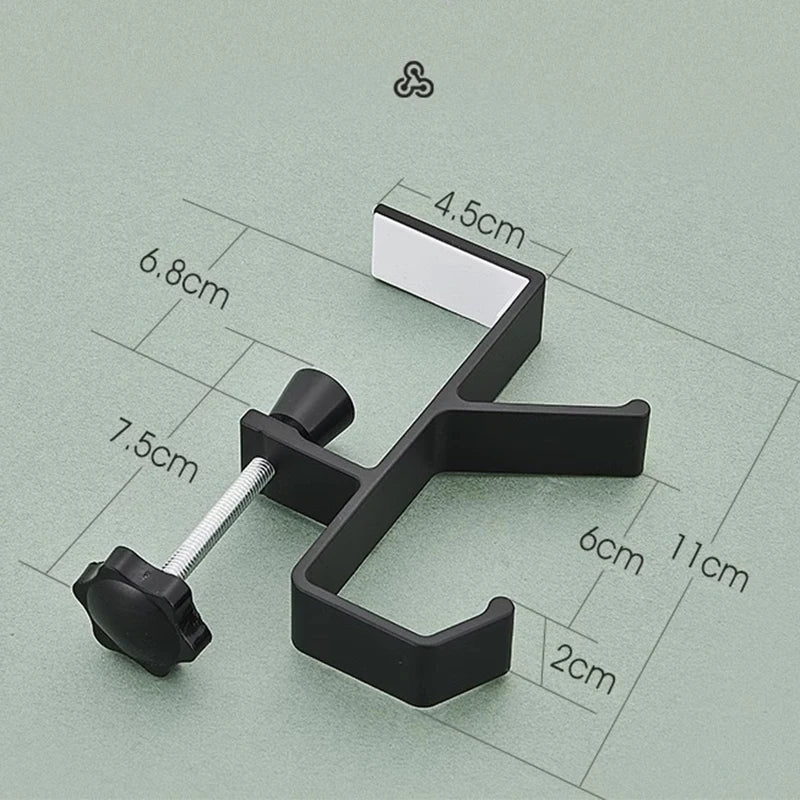 Gancho organizador ajustável.