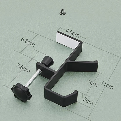 Gancho organizador ajustável.